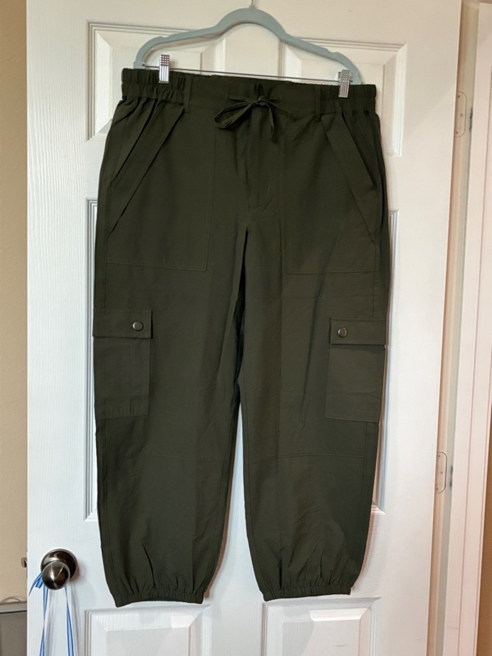 CAbi 4511 Olive Green Drawstring Cargo Joggers - LIKE NEW